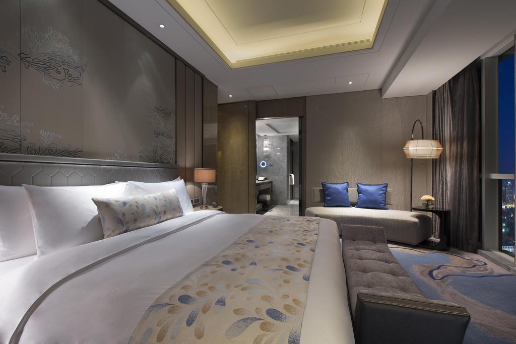 Pullman Yantai Center Otel Oda fotoğraf